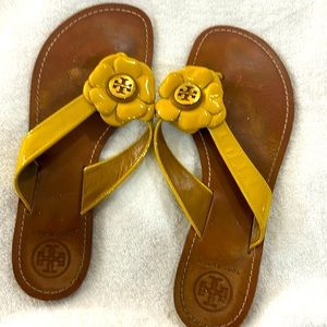 EUC Tory Burch leather thong size 9 yellow